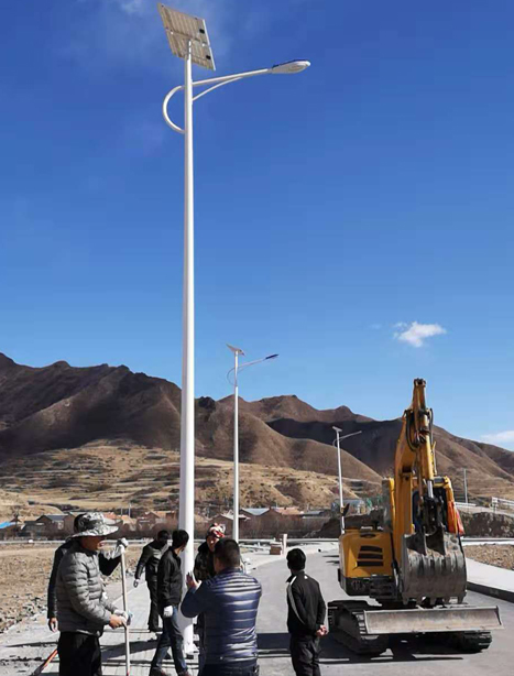 甘南碌曲10米可克达拉太阳能路灯项目