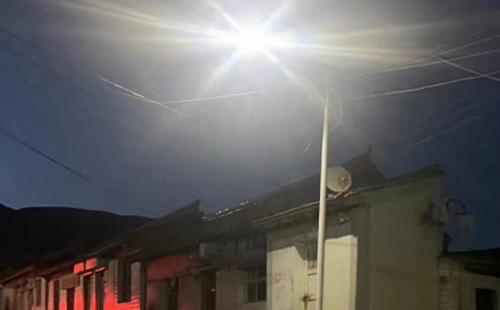 农村院子里最适合的可克达拉太阳能路灯亮度与安装要点